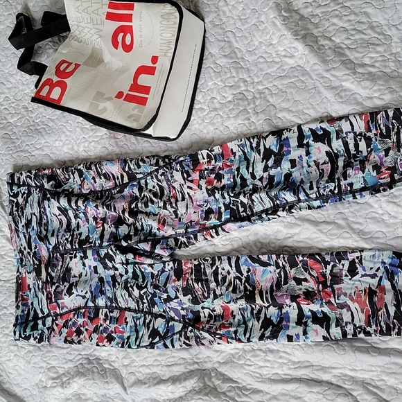 *Rare* Design Lululemon Fast and Free sz 8 - Picture 3 of 3